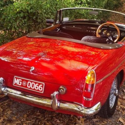 MG Red car