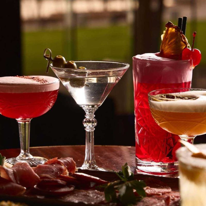 Horizons cocktail lounge