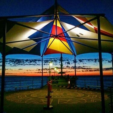 Night image of the Brighton shade sail
